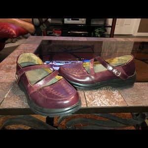Burgundy Comfort Mary Janes Size 7M (NEW)
